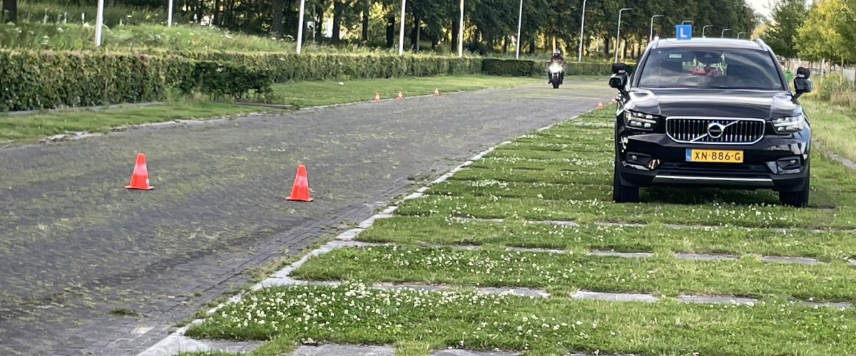 Blog-cover: Motorrijlessen in Delft: Haal Je Motorrijbewijs met Kwaliteit en Voordeel