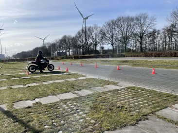 Motorrijles in Den Haag: Zo Behaal Jij Snel Je Motorrijbewijs!