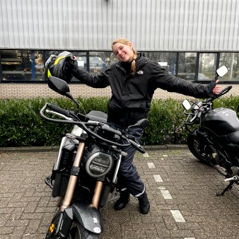 Sanne Motorrijles in Ypenburg